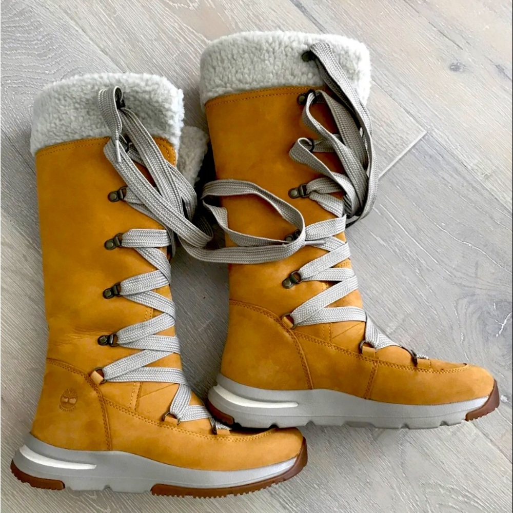 NEW IN BOX Timberland Woman's Mabel Town Mid / Tall Leather Boots Wheat size 6